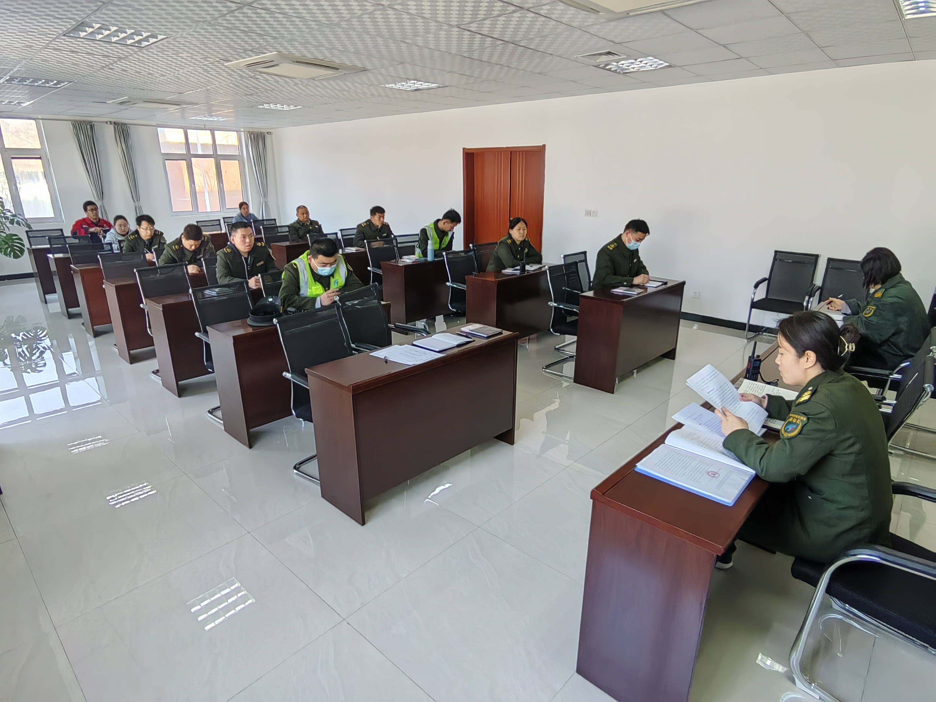 C:\Users\Administrator\Desktop\梅花收费站积极传达落实纪检监督员座谈会议精神.jpg