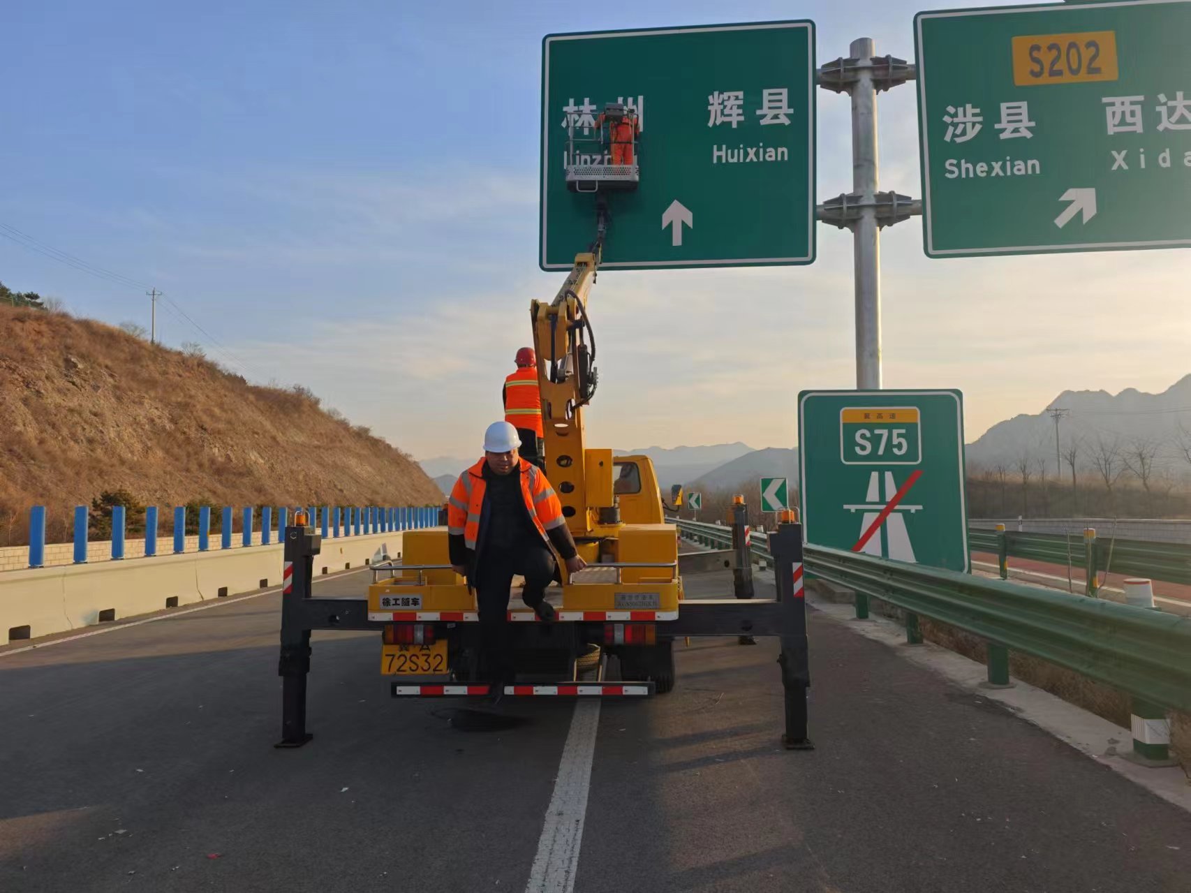 D:\桌面文件\4ca6f276f313f6c28e6a05d55f226f9.jpg D:\桌面文件\4ca6f276f313f6c28e6a05d55f226f9.jpg