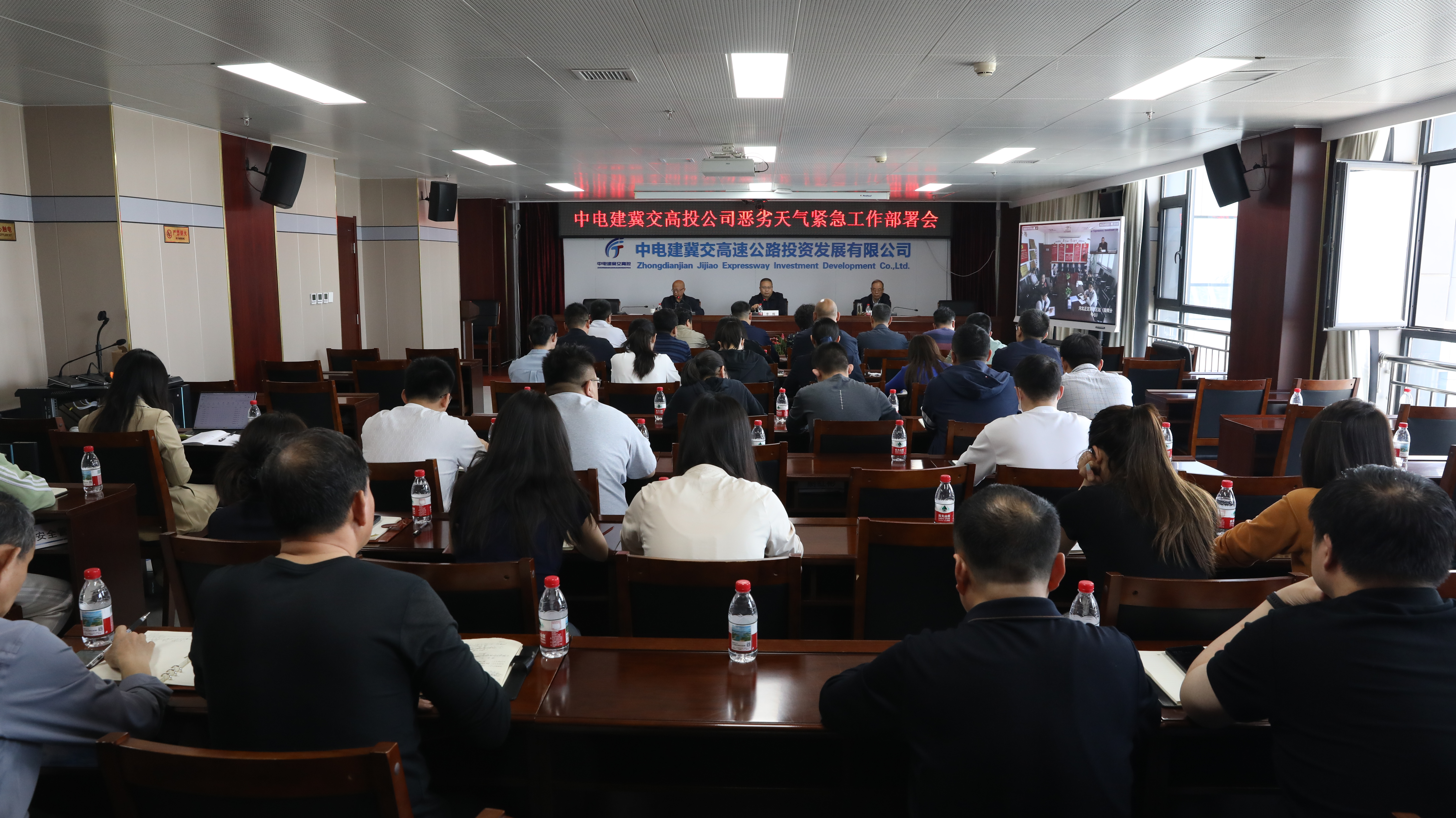 C:\Users\Administrator\Desktop\1.jpg C:\Users\Administrator\Desktop\1.jpg