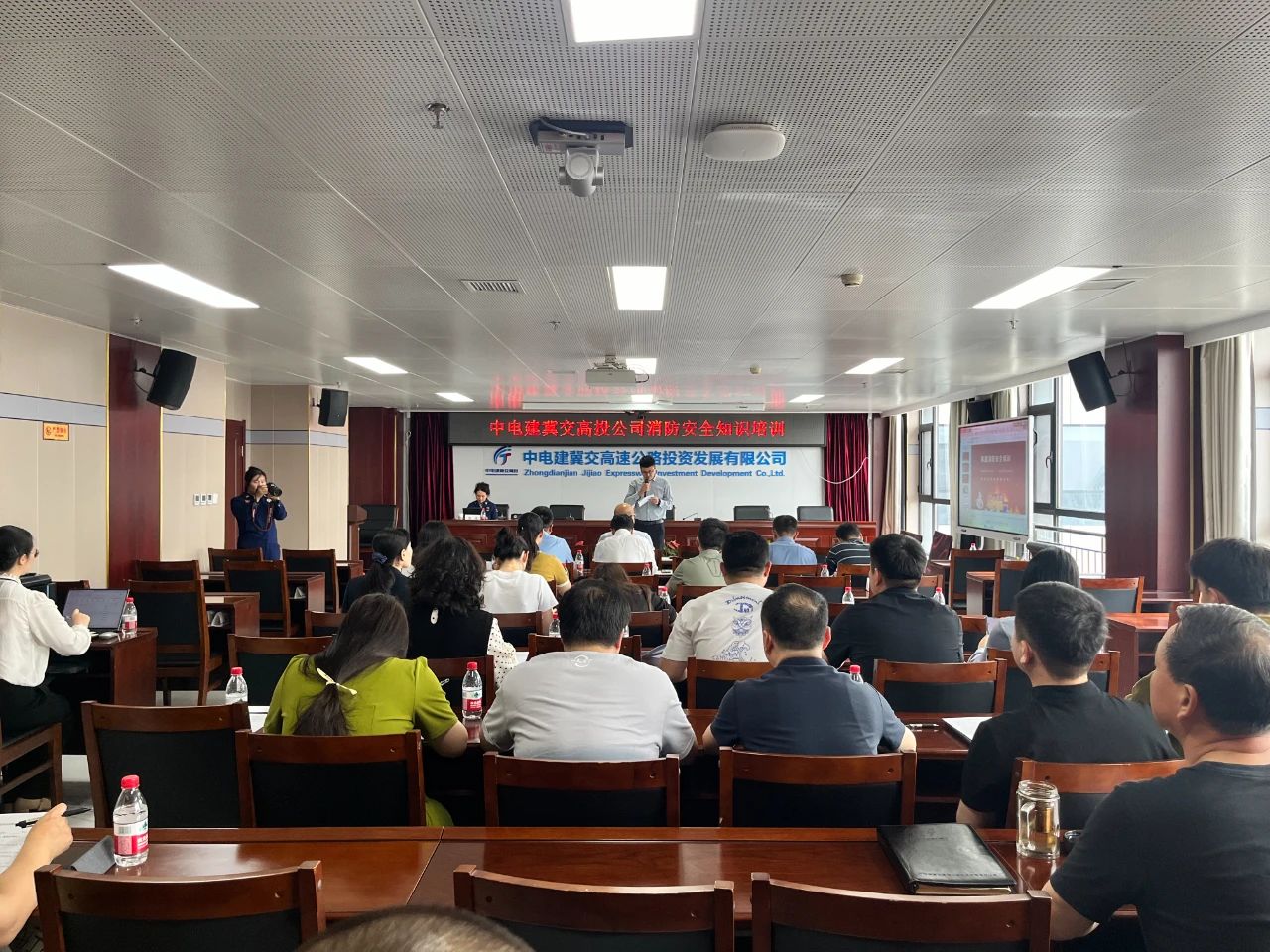 C:\Users\Administrator\Desktop\1.jpg C:\Users\Administrator\Desktop\1.jpg