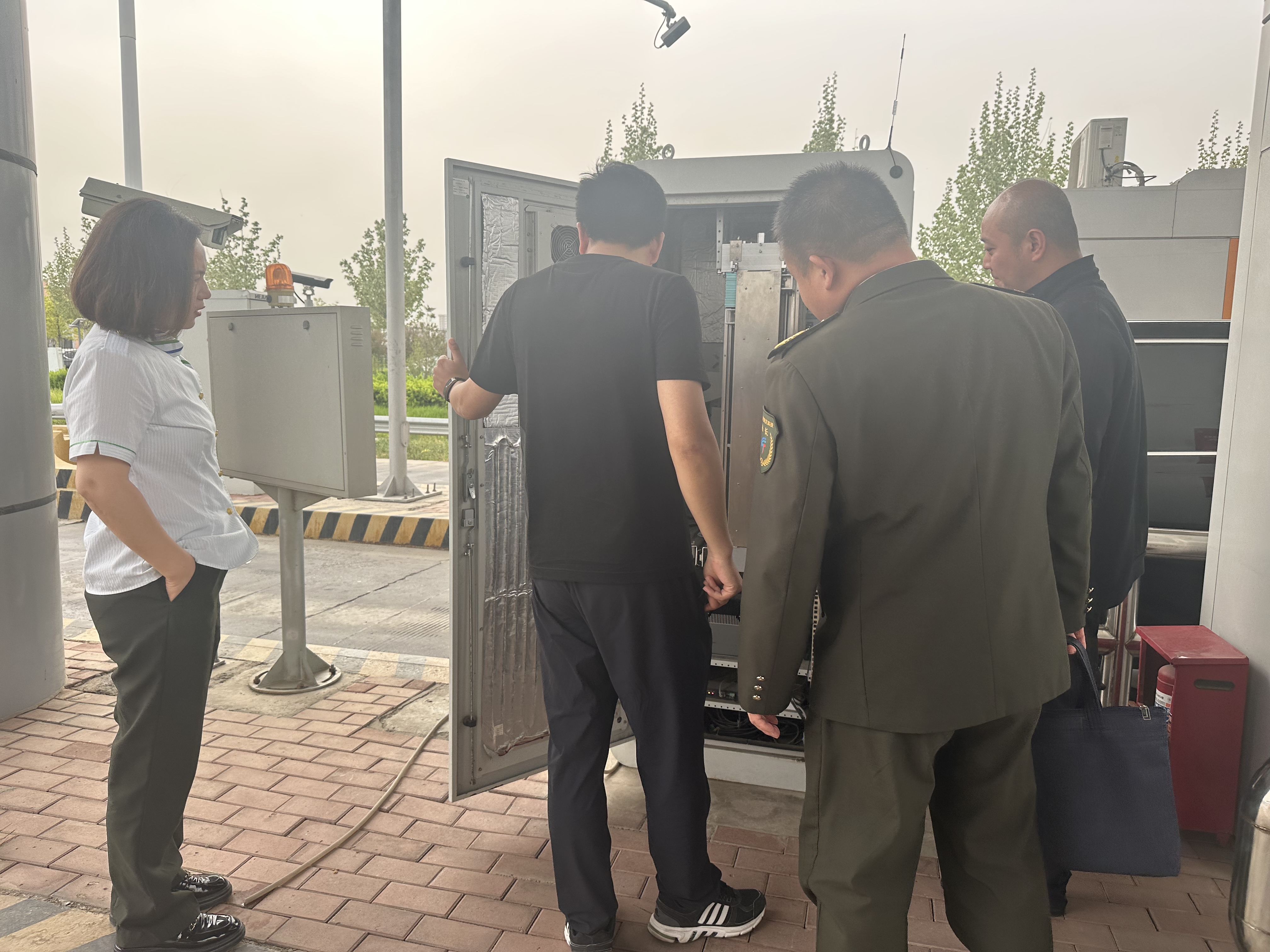 C:\Users\Administrator\Desktop\2 (2).jpg