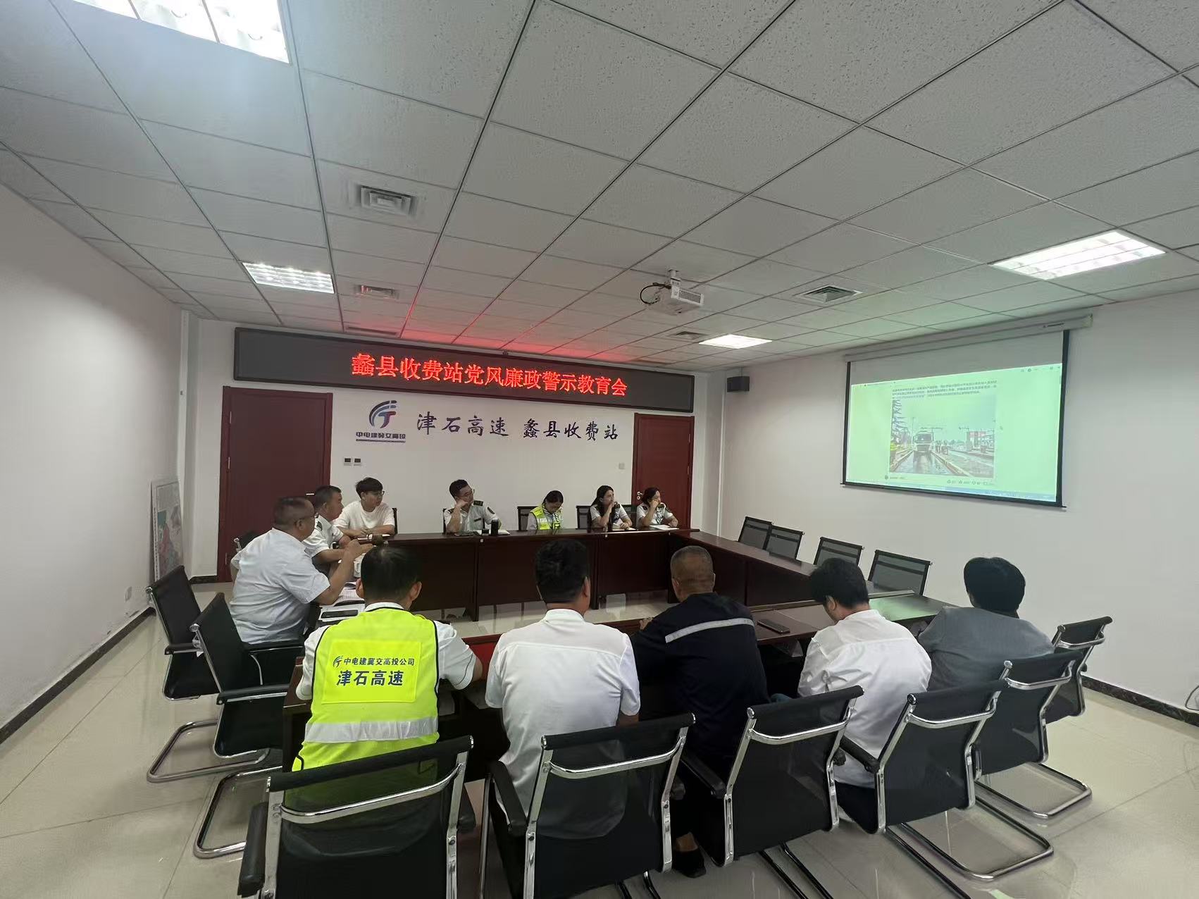 81aa68223d8cce185e9ace87faf5872.jpg 81aa68223d8cce185e9ace87faf5872.jpg