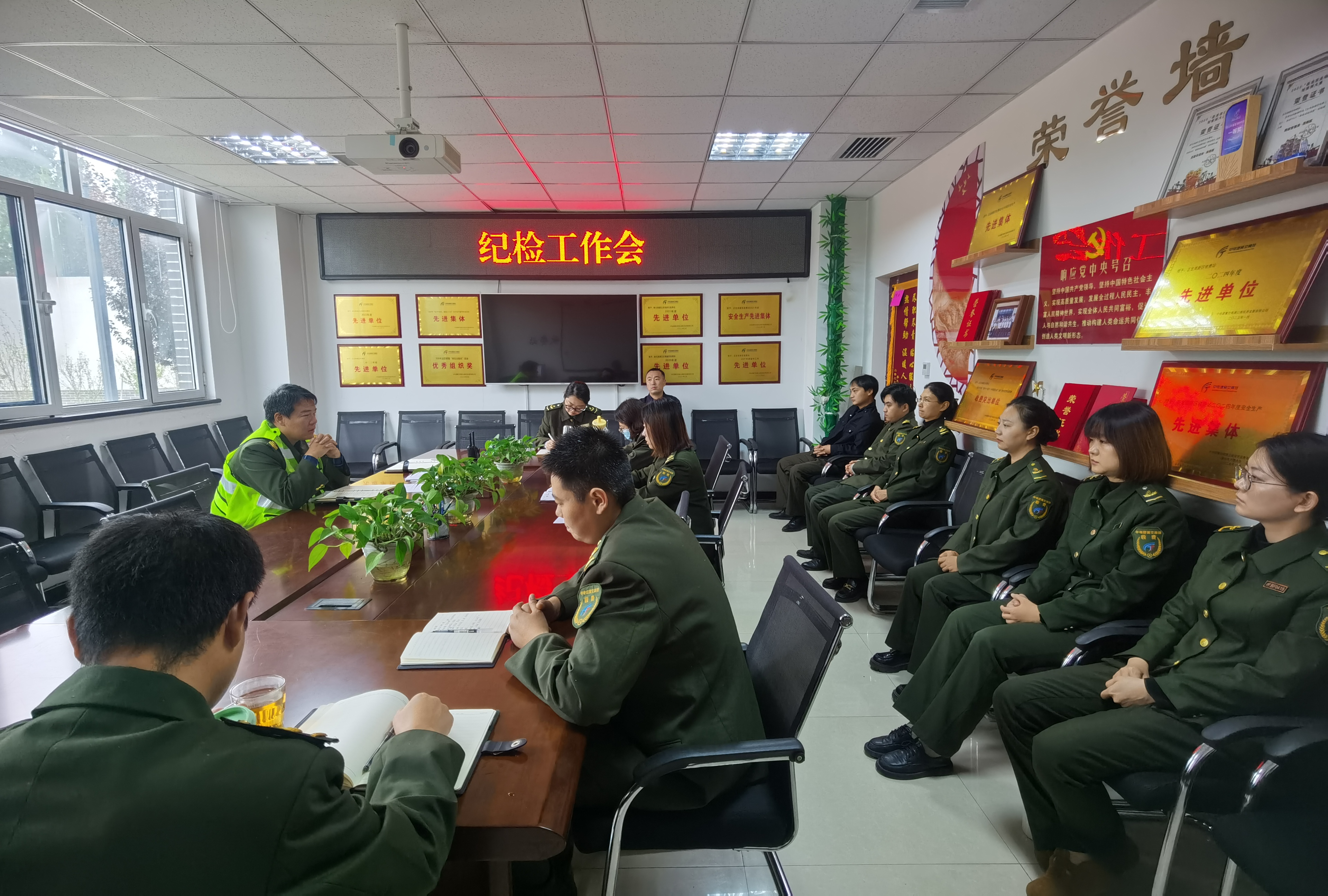 8c8924740b398cc550cf1239ce7ea8e4.jpg 8c8924740b398cc550cf1239ce7ea8e4.jpg