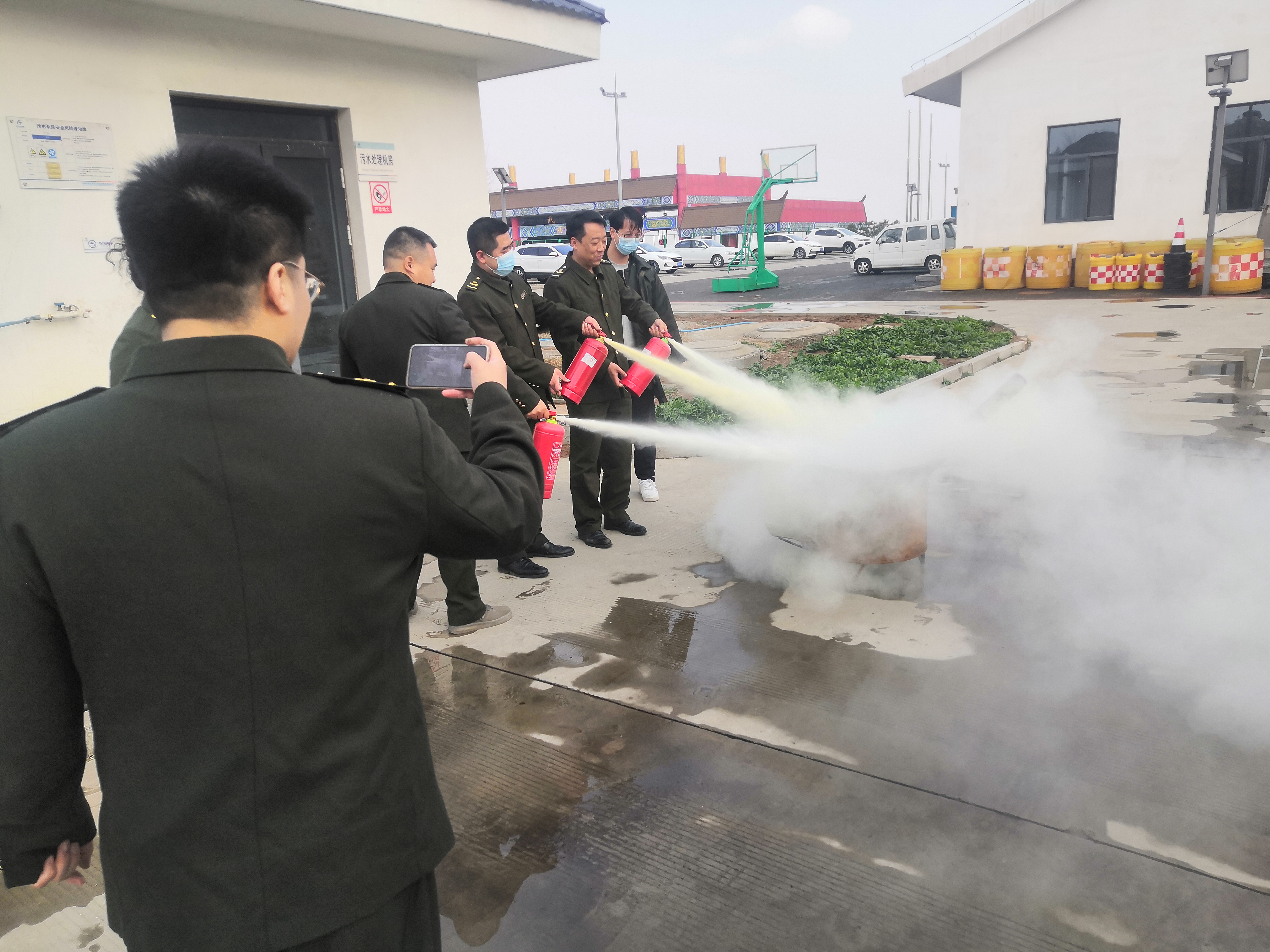 消防演练.jpg 消防演练.jpg